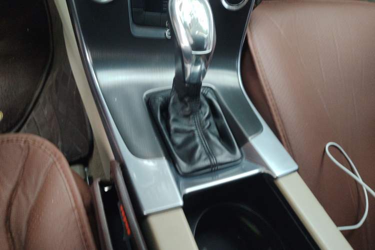 Used Volvo V60 2013 T5 Comfort Edition Gear Lever
