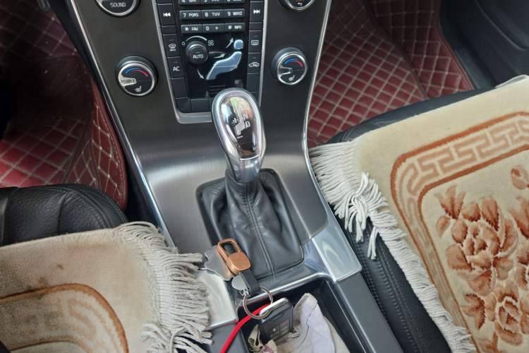 Used Volvo V60 2013 T5 Zhiya Edition Gear Lever