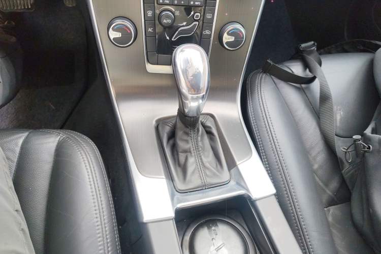 Used Volvo V60 2013 T5 Comfort Edition Gear Lever