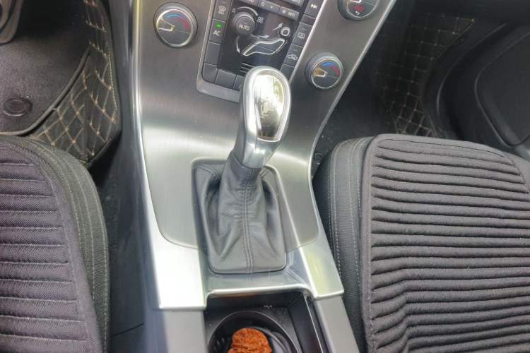 Used Volvo V60 2013 T5 Smart Edition Gear Lever