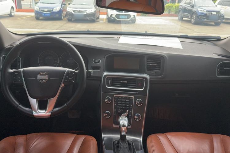 Used Volvo V60 2013 T5 Zhiya Edition Interior 2