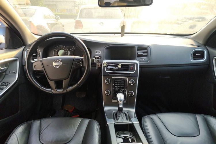 Used Volvo V60 2013 T5 Comfort Edition Interior 2