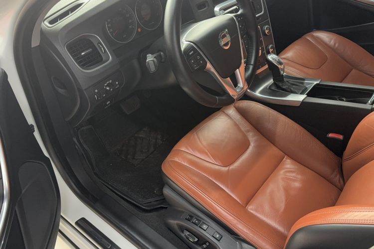 Used Volvo V60 2013 T5 Zhiya Edition Interior 3