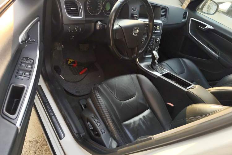 Used Volvo V60 2013 T5 Comfort Edition Interior 3