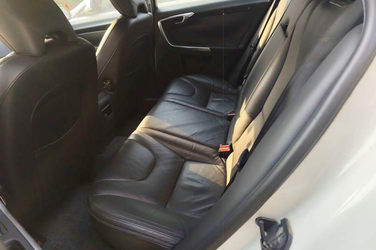 Used Volvo V60 2013 T5 Comfort Edition Interior 4