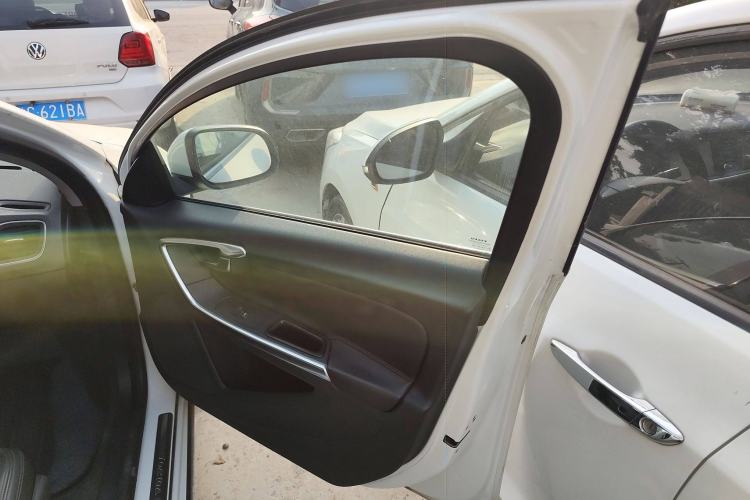 Used Volvo V60 2013 T5 Comfort Edition Interior 5
