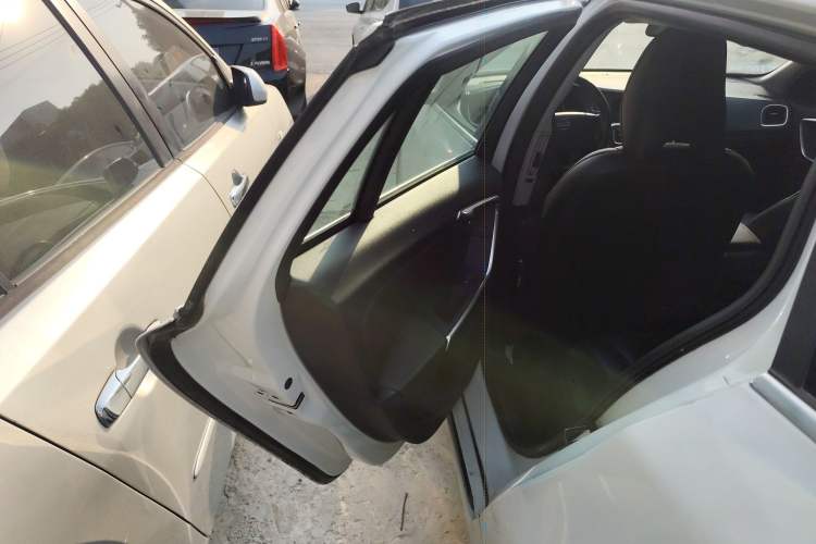 Used Volvo V60 2013 T5 Comfort Edition Interior 8