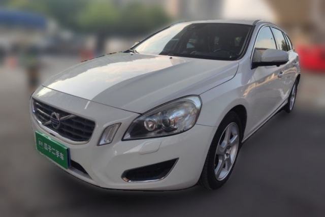 Ojetý Volvo V60 2013 T5 Zhiya Edition