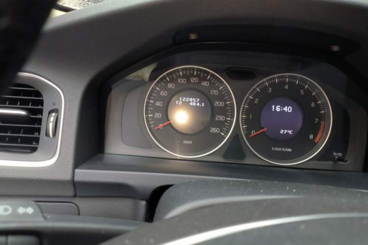 Used Volvo V60 2013 T5 Zhiya Edition Odometer Close Up