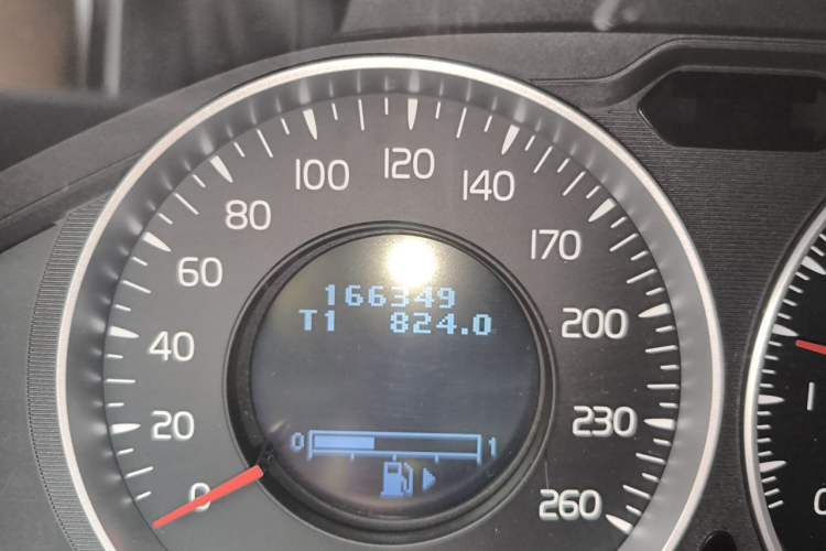 Used Volvo V60 2013 T5 Zhiya Edition Odometer Close Up