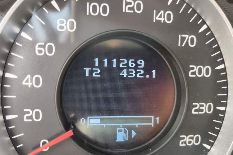 Used Volvo V60 2013 T5 Prestige Edition Odometer Close Up