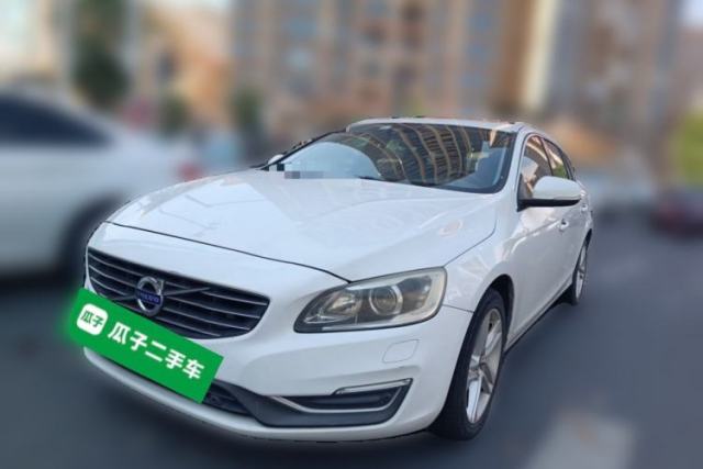 Ojetý Volvo V60 2013 T5 Zhiya Edition