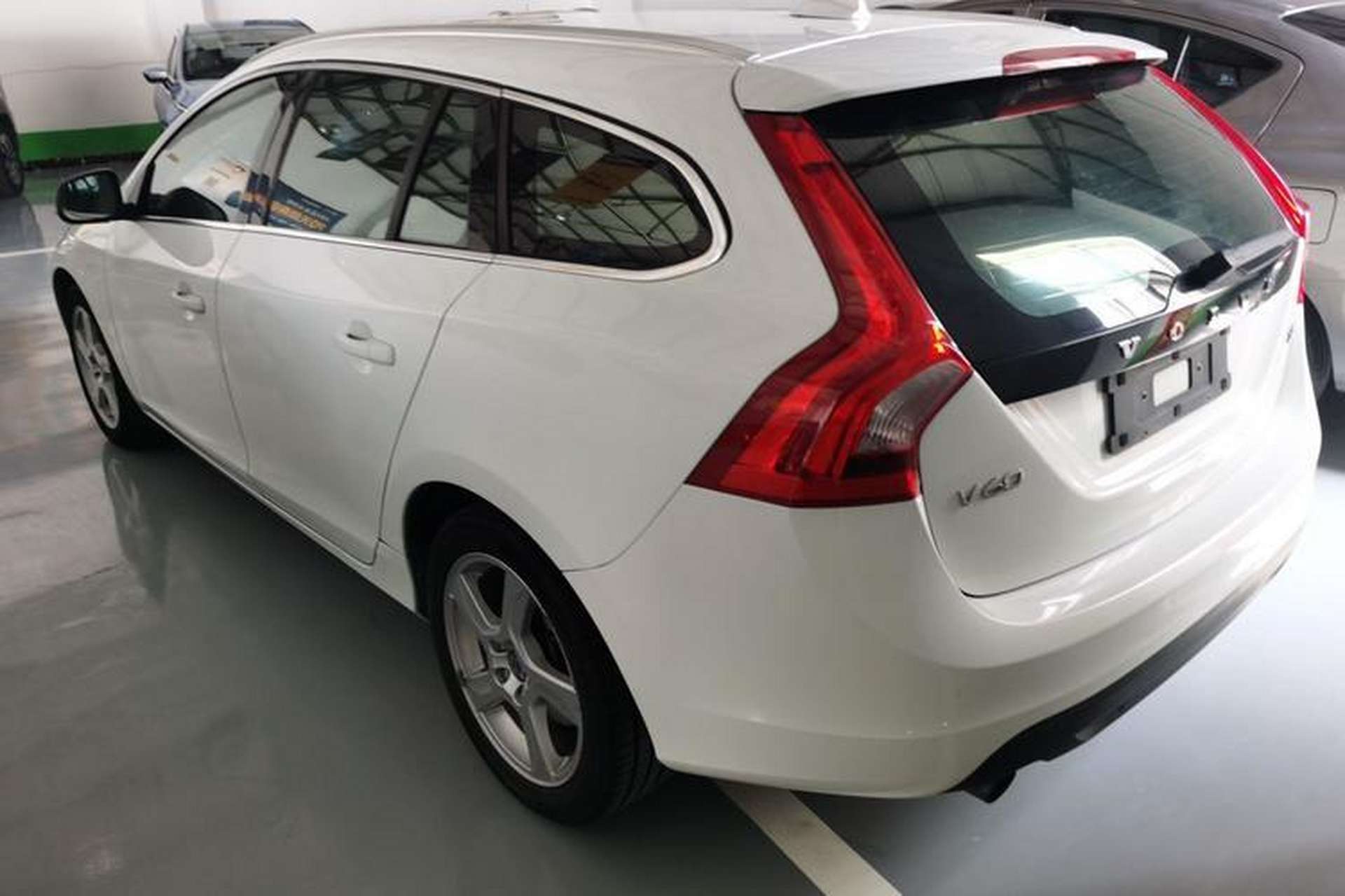 Used Volvo V60 2013 T5 Zhiya Edition Rear Left 45 Deg