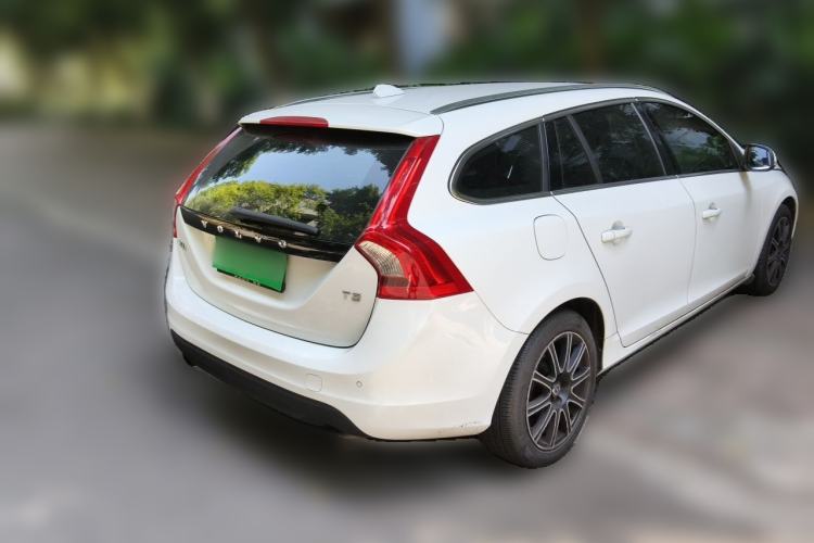 Used Volvo V60 2013 T5 Zhiya Edition Rear Right 45 Deg