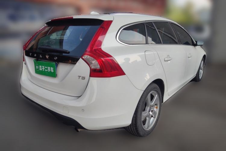Used Volvo V60 2013 T5 Zhiya Edition Rear Right 45 Deg