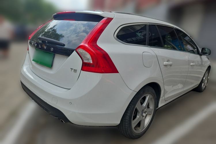Used Volvo V60 2013 T5 Zhiya Edition Rear Right 45 Deg