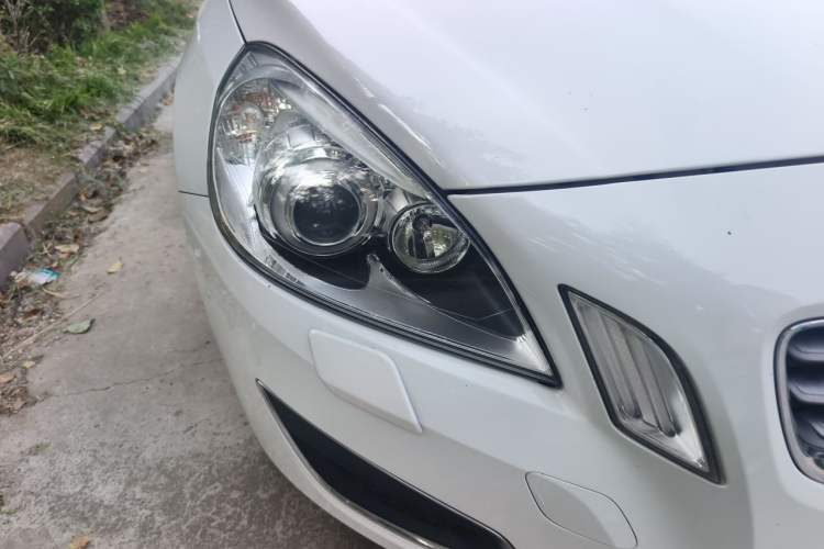 Used Volvo V60 2013 T5 Smart Edition Right Front Headlight