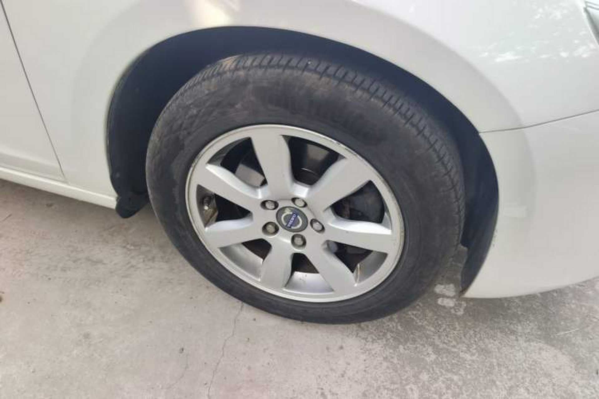 Used Volvo V60 2013 T5 Smart Edition Right Front Wheel Hub