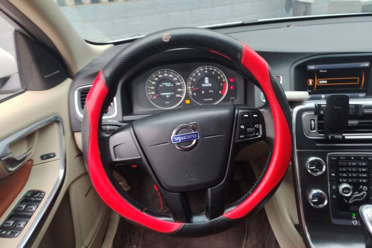 Used Volvo V60 2013 T5 Comfort Edition Steering Wheel