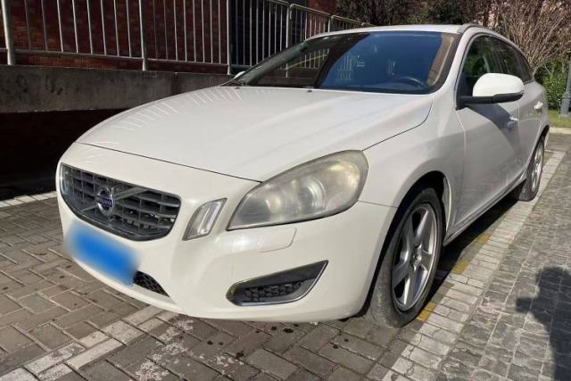 Used Volvo V60 2013 T5 Comfort Edition