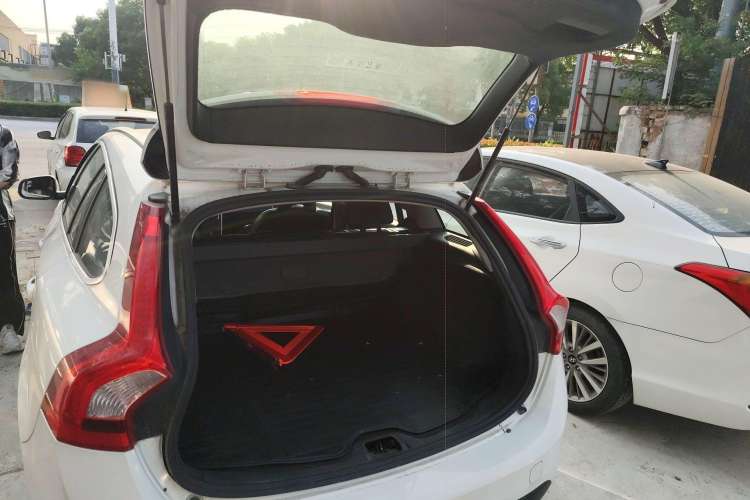 Used Volvo V60 2013 T5 Comfort Edition Trunk