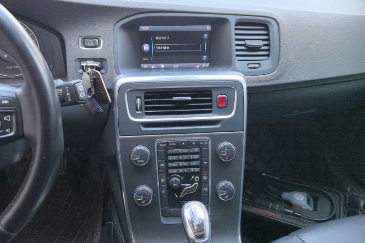 Used Volvo V60 2013 T5 Zhiya Edition Audio And AC Panel
