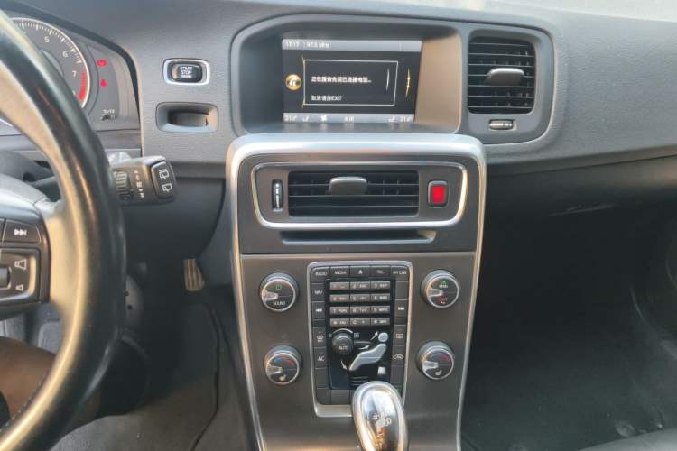 Used Volvo V60 2013 T5 Zhiya Edition Audio And AC Panel
