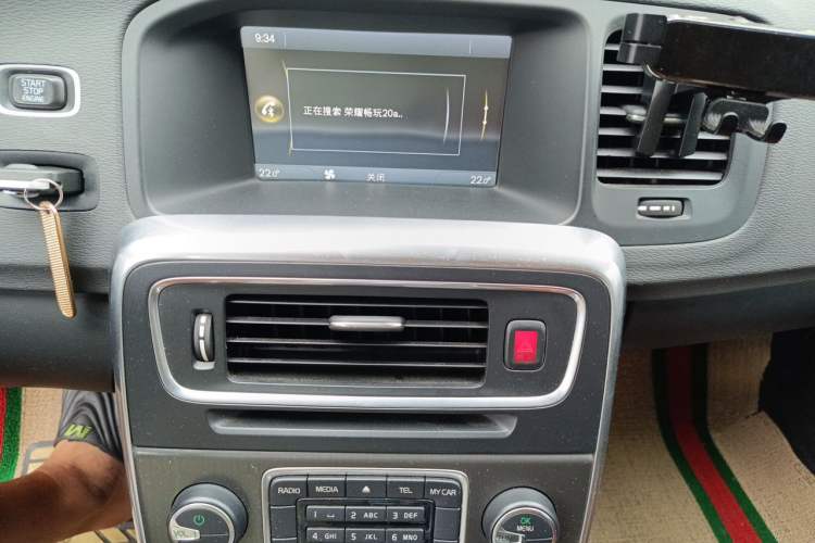 Used Volvo V60 2013 T5 Comfort Edition Audio And AC Panel