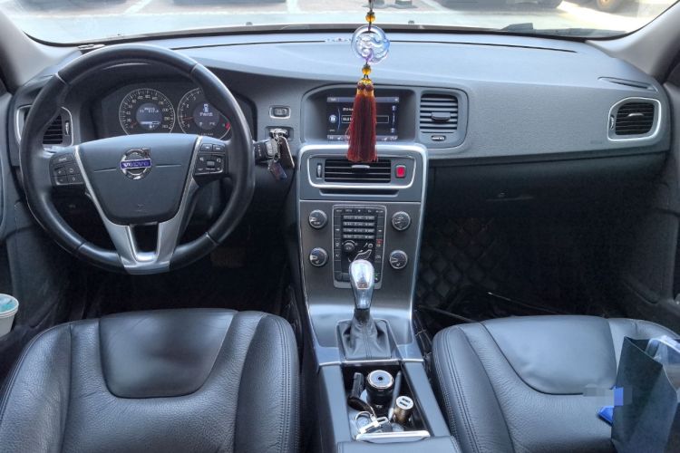 Used Volvo V60 2013 T5 Zhiya Edition Center Console