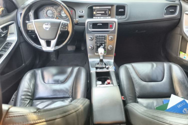 Used Volvo V60 2013 T5 Zhiya Edition Center Console