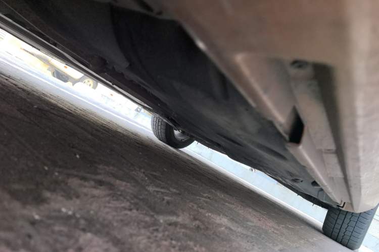 Used Volvo V60 2013 T5 Zhiya Edition Chassis Front Left