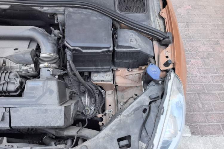 Used Volvo V60 2013 T5 Zhiya Edition Engine Bay Left
