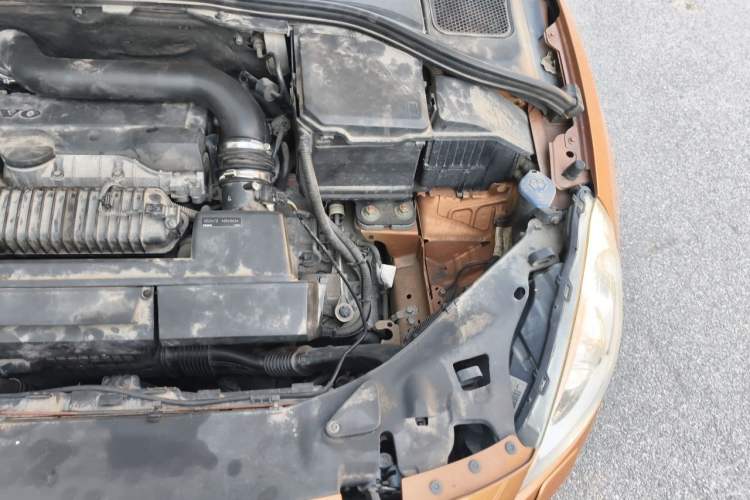 Used Volvo V60 2013 T5 Zhiya Edition Engine Bay Left