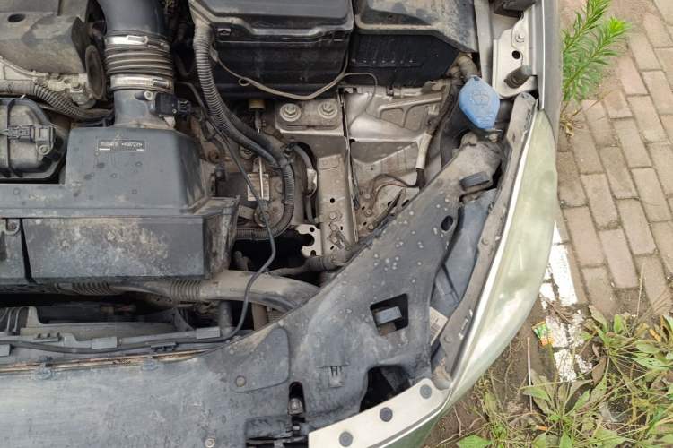 Used Volvo V60 2013 T5 Comfort Edition Engine Bay Left