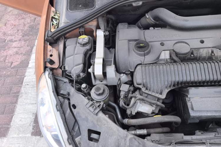 Used Volvo V60 2013 T5 Zhiya Edition Engine Bay Right