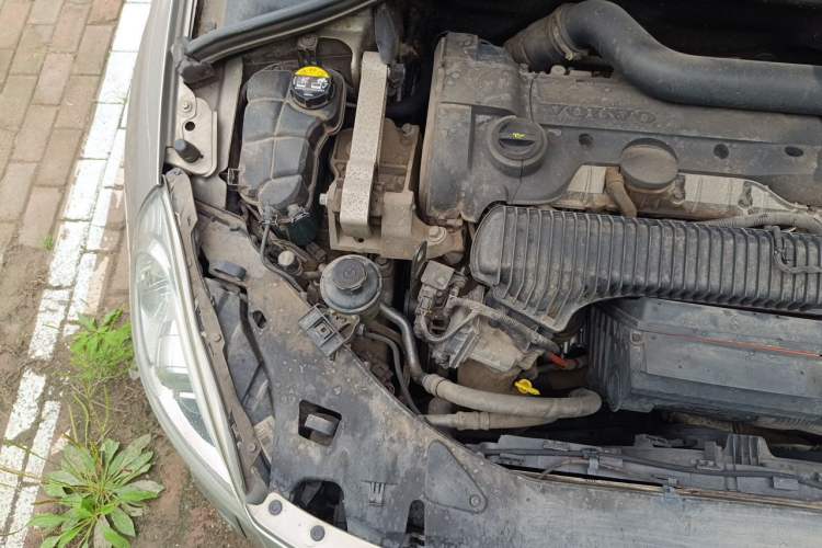 Used Volvo V60 2013 T5 Comfort Edition Engine Bay Right