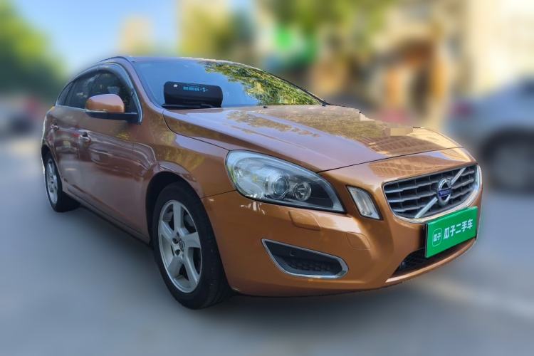Used Volvo V60 2013 T5 Zhiya Edition Front Right 45 Deg