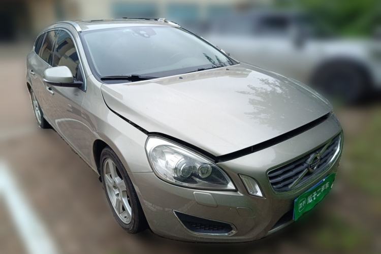 Used Volvo V60 2013 T5 Comfort Edition Front Right 45 Deg