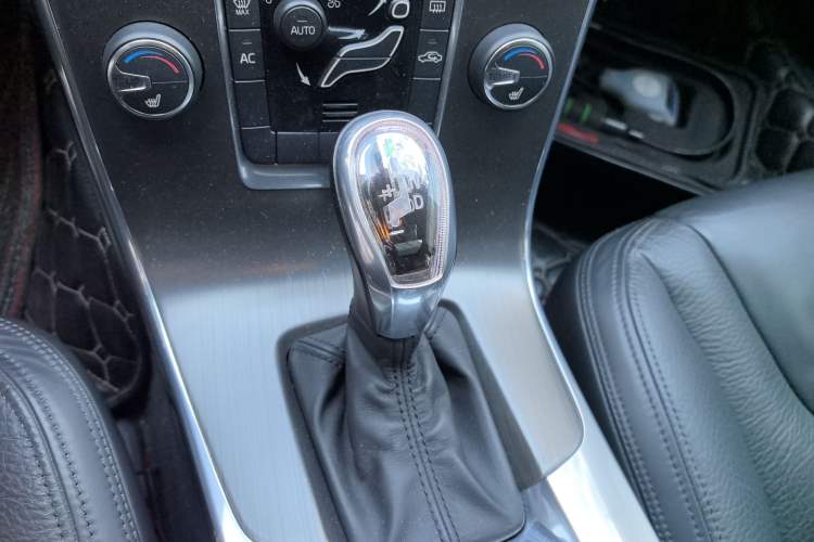 Used Volvo V60 2013 T5 Zhiya Edition Gear Lever