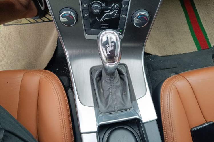 Used Volvo V60 2013 T5 Comfort Edition Gear Lever