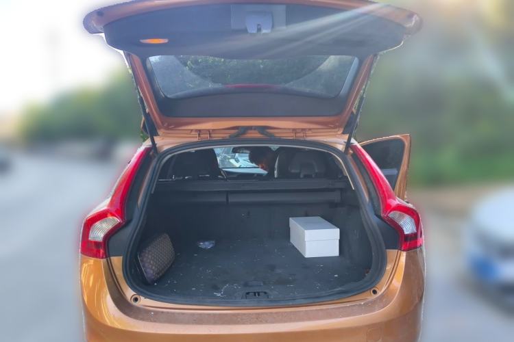 Used Volvo V60 2013 T5 Zhiya Edition Trunk
