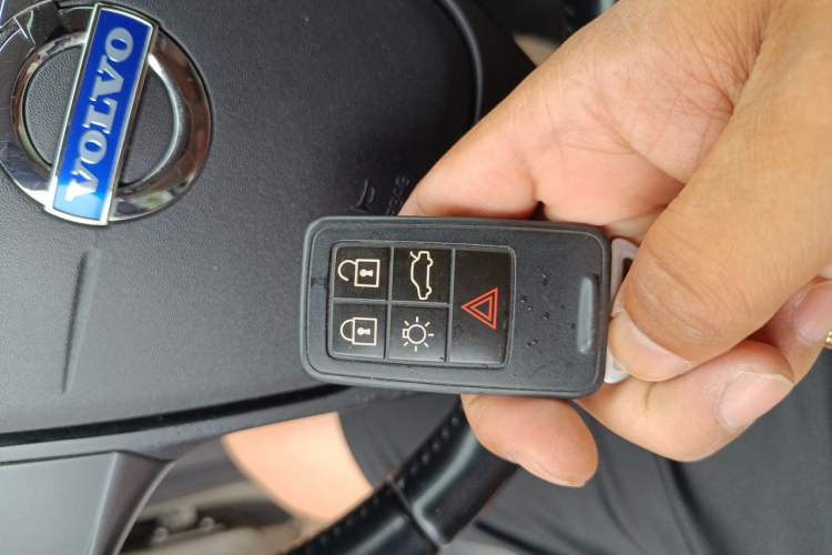 Used Volvo V60 2013 T5 Comfort Edition Vehicle Key