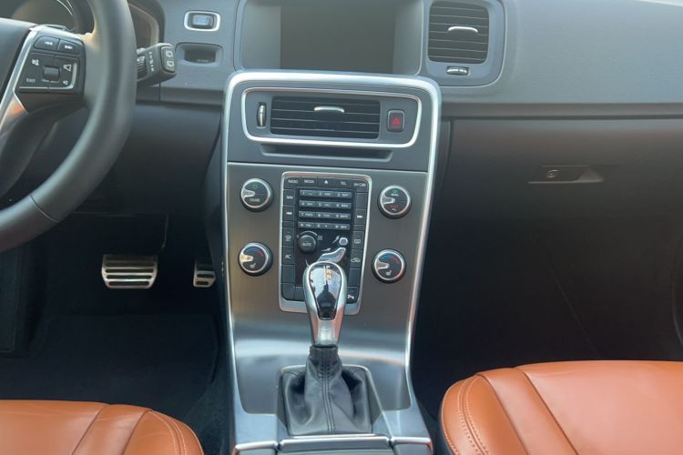 Used Volvo V60 2014 T5 Zhiya Edition Audio And AC Panel