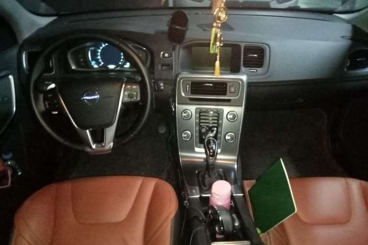 Used Volvo V60 2014 Restyled T5 Zhiya Edition Center Console
