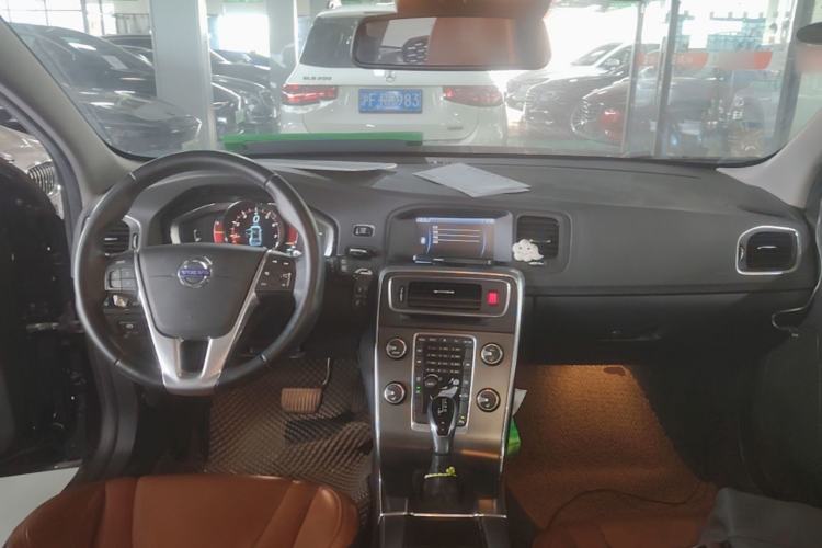 Used Volvo V60 2014 T5 Zhiya Edition Center Console