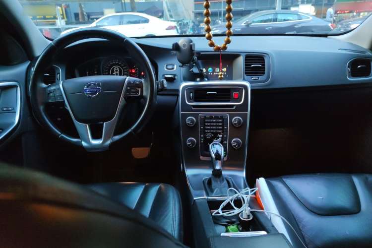 Used Volvo V60 2014 T5 Zhiyi Edition Center Console