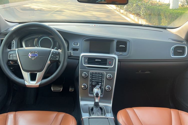 Used Volvo V60 2014 T5 Zhiya Edition Center Console