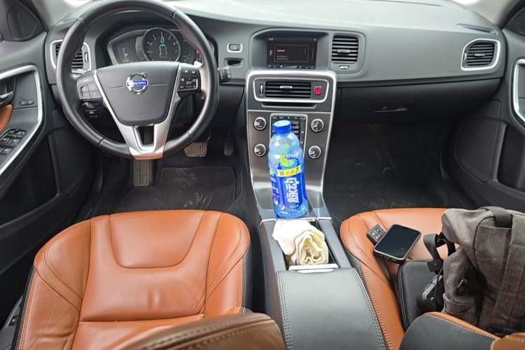 Used Volvo V60 2014 T5 Zhiya Edition Center Console