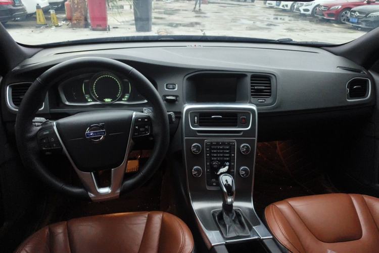 Used Volvo V60 2014 Restyled T5 Zhiya Edition Center Console