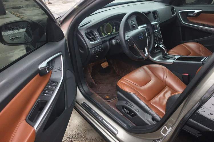 Used Volvo V60 2014 Restyled T5 Zhiya Edition Driver Seat